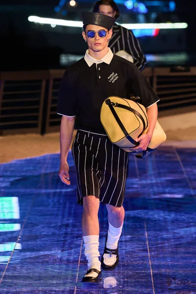 Look 15